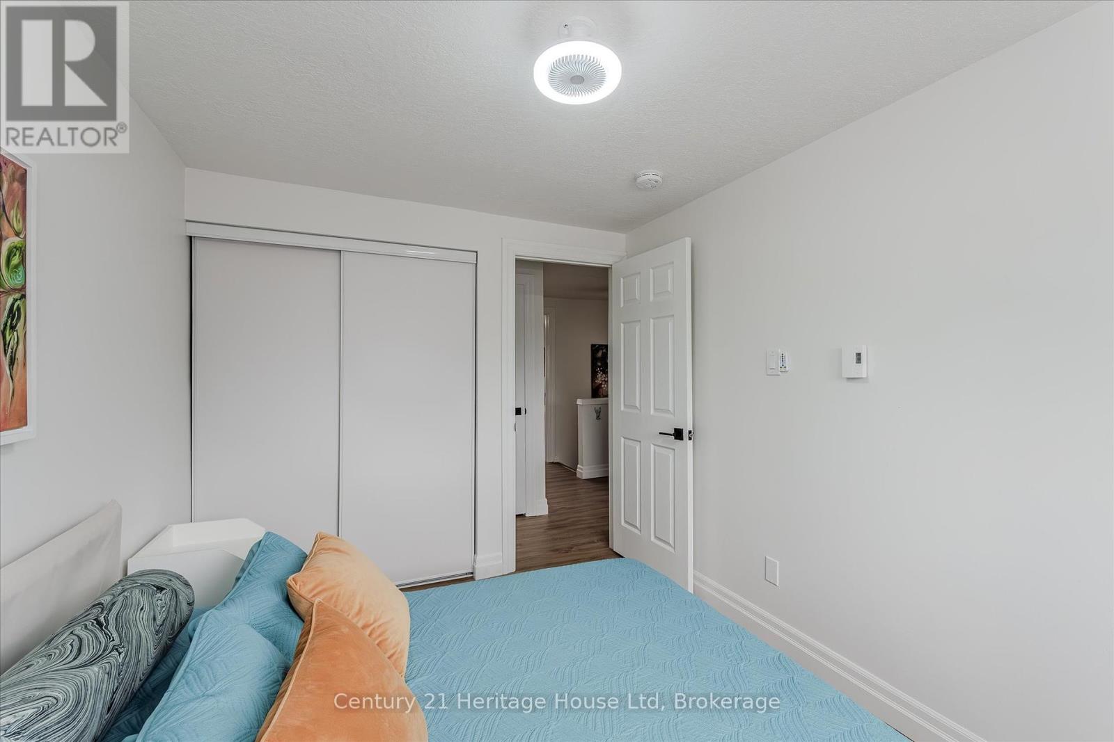 10 - 2 Worton Avenue, Guelph, Ontario  N1H 7C5 - Photo 26 - X12307150