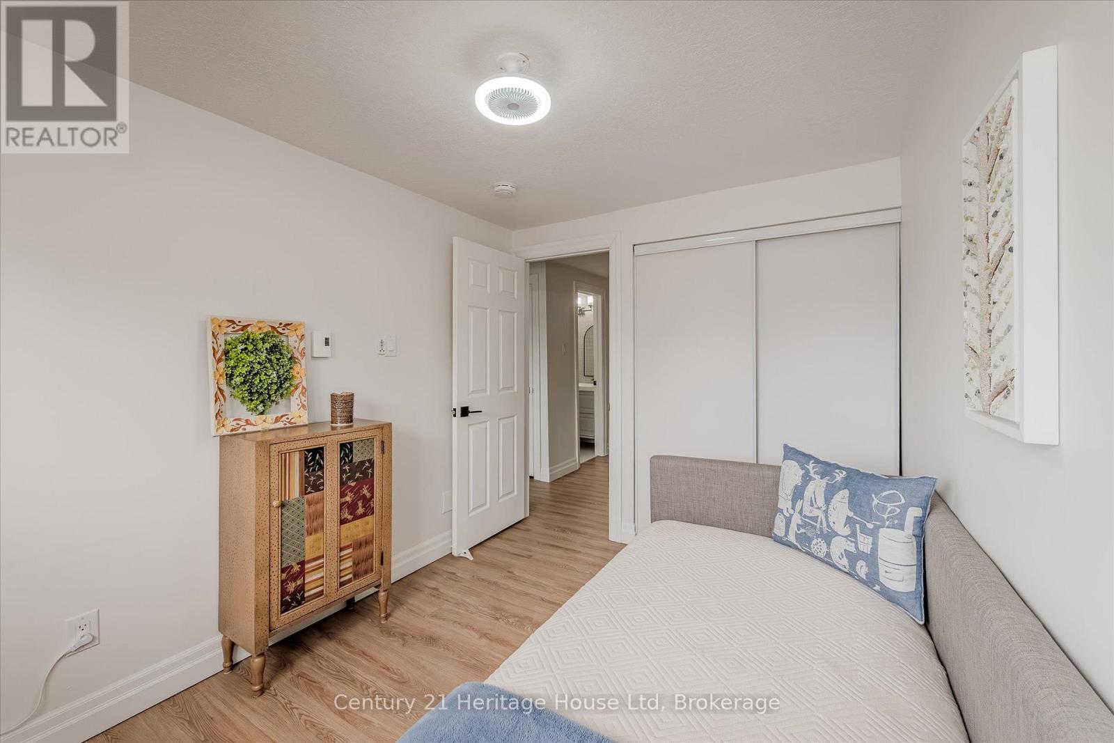 10 - 2 Worton Avenue, Guelph, Ontario  N1H 7C5 - Photo 27 - X12307150