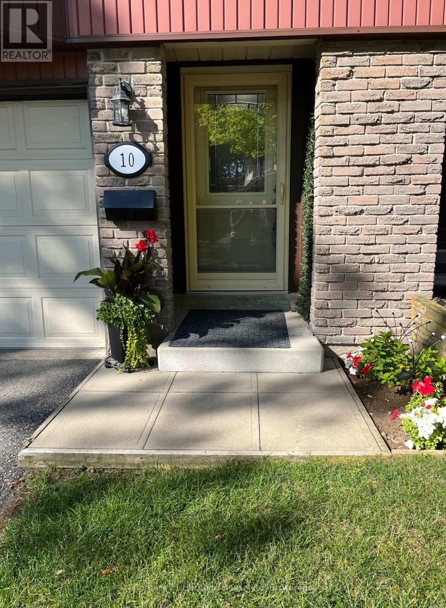 10 - 2 Worton Avenue, Guelph, Ontario  N1H 7C5 - Photo 3 - X12307150