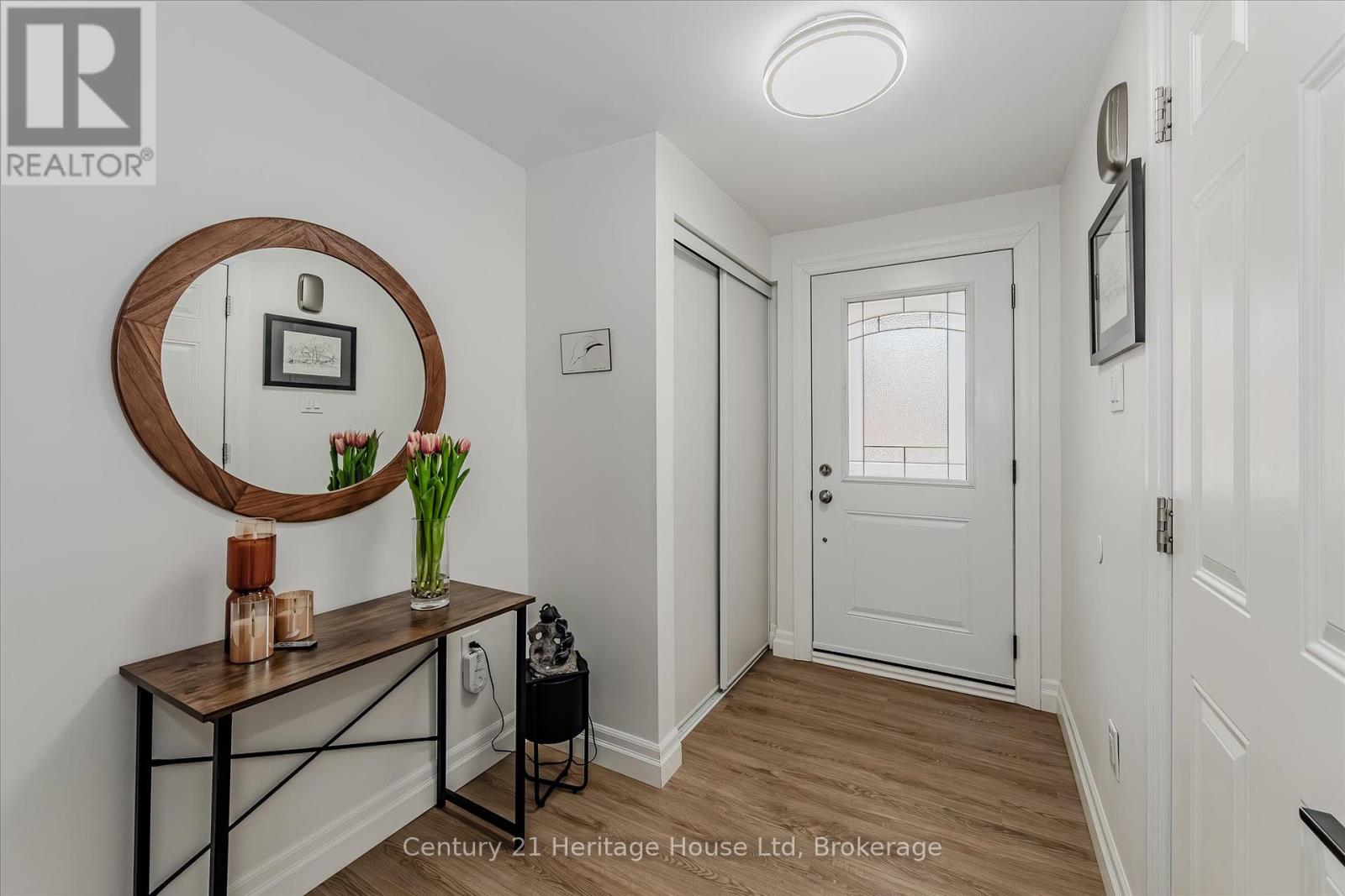 10 - 2 Worton Avenue, Guelph, Ontario  N1H 7C5 - Photo 4 - X12307150