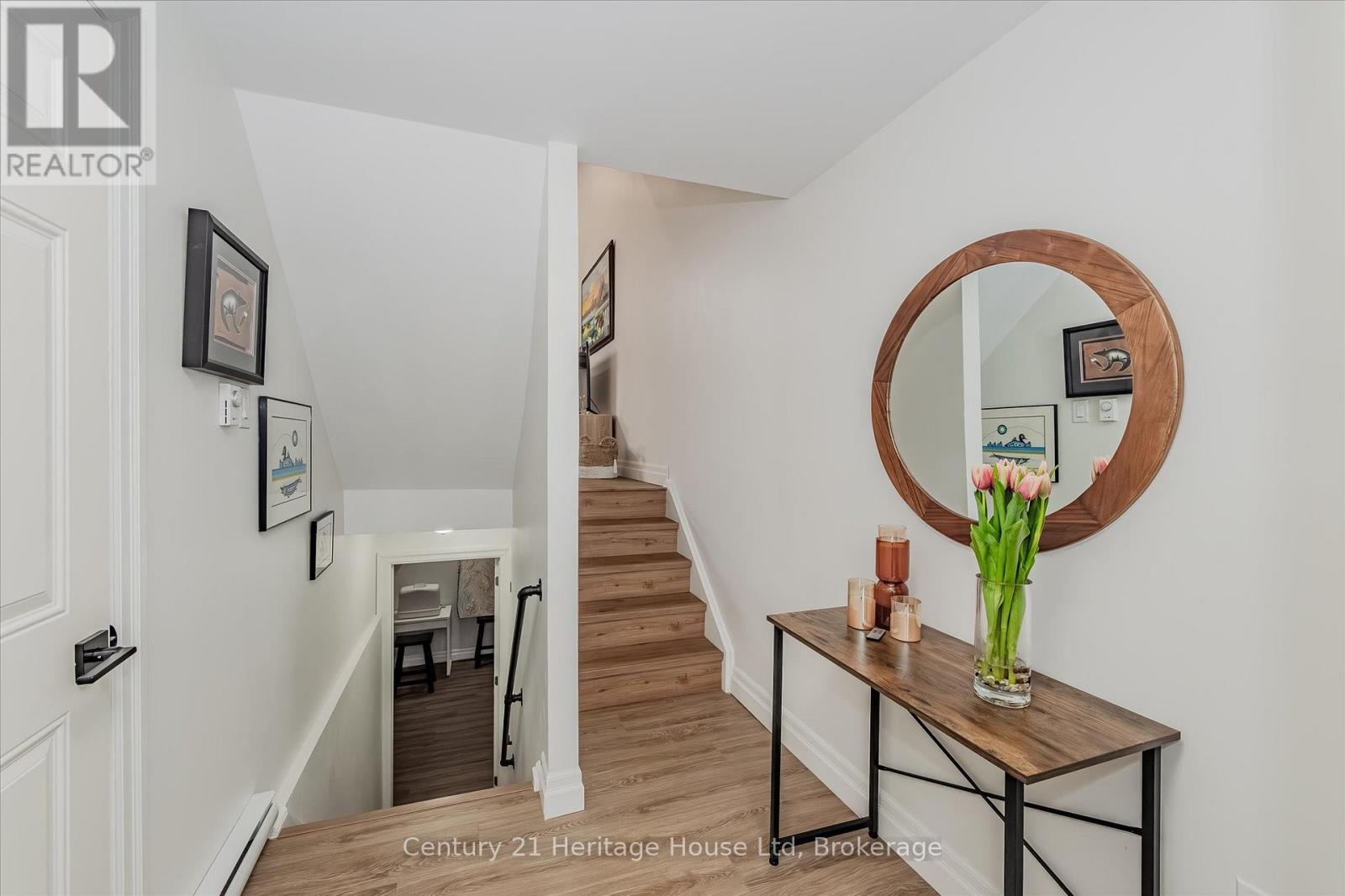 10 - 2 Worton Avenue, Guelph, Ontario  N1H 7C5 - Photo 5 - X12307150