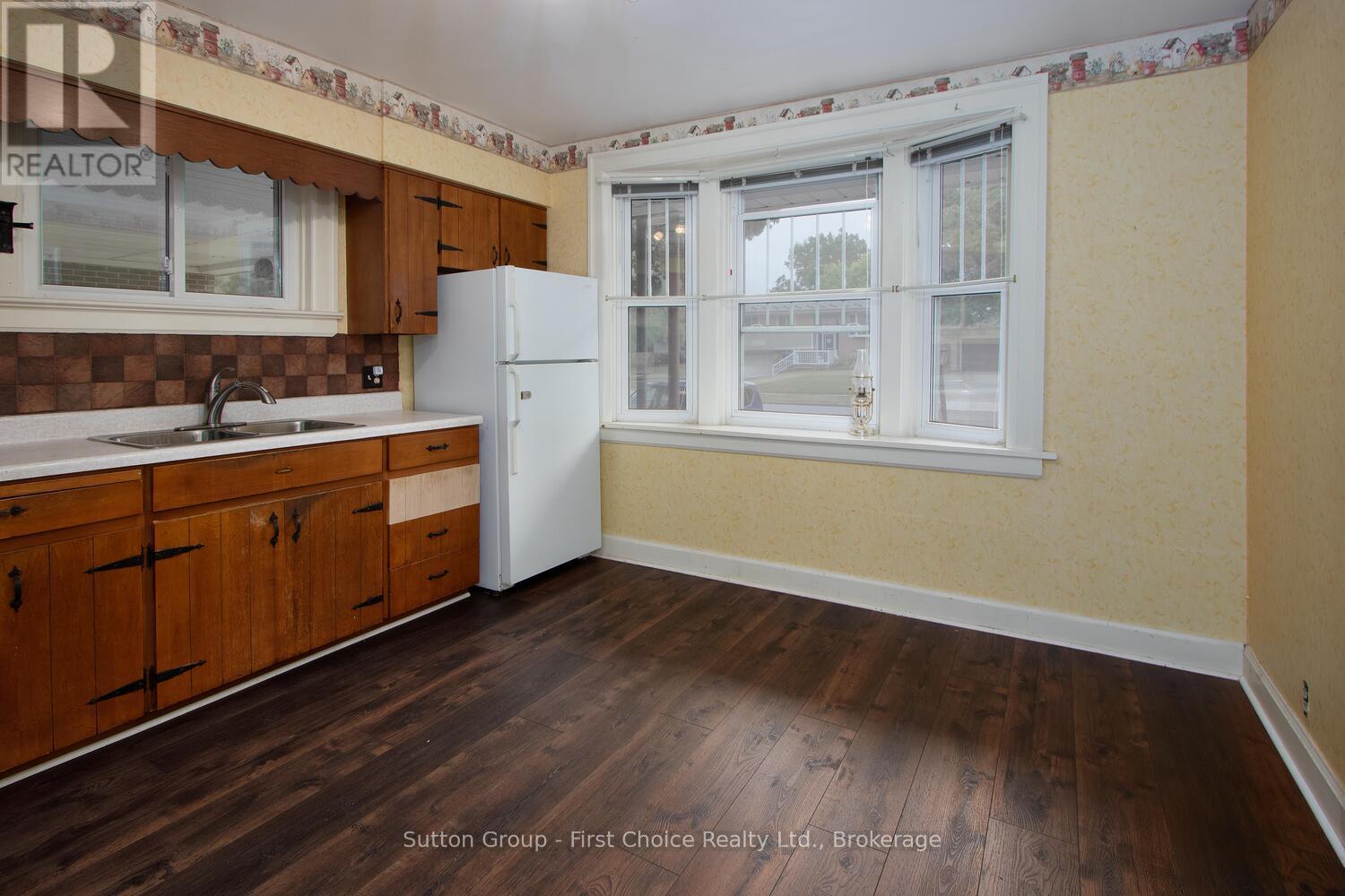 270 Devon Street, Stratford, Ontario  N5A 2Z9 - Photo 11 - X12307157