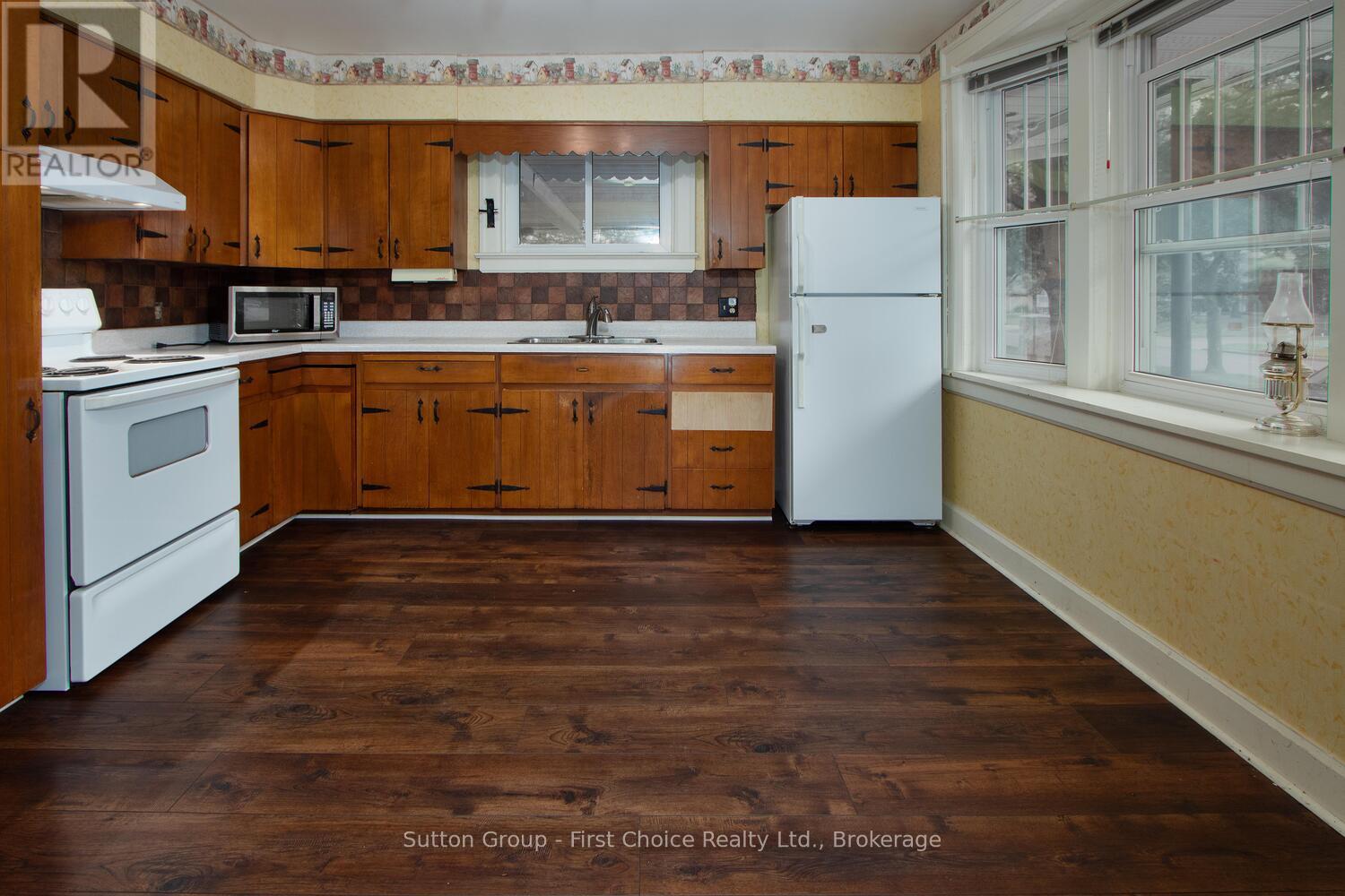 270 Devon Street, Stratford, Ontario  N5A 2Z9 - Photo 12 - X12307157