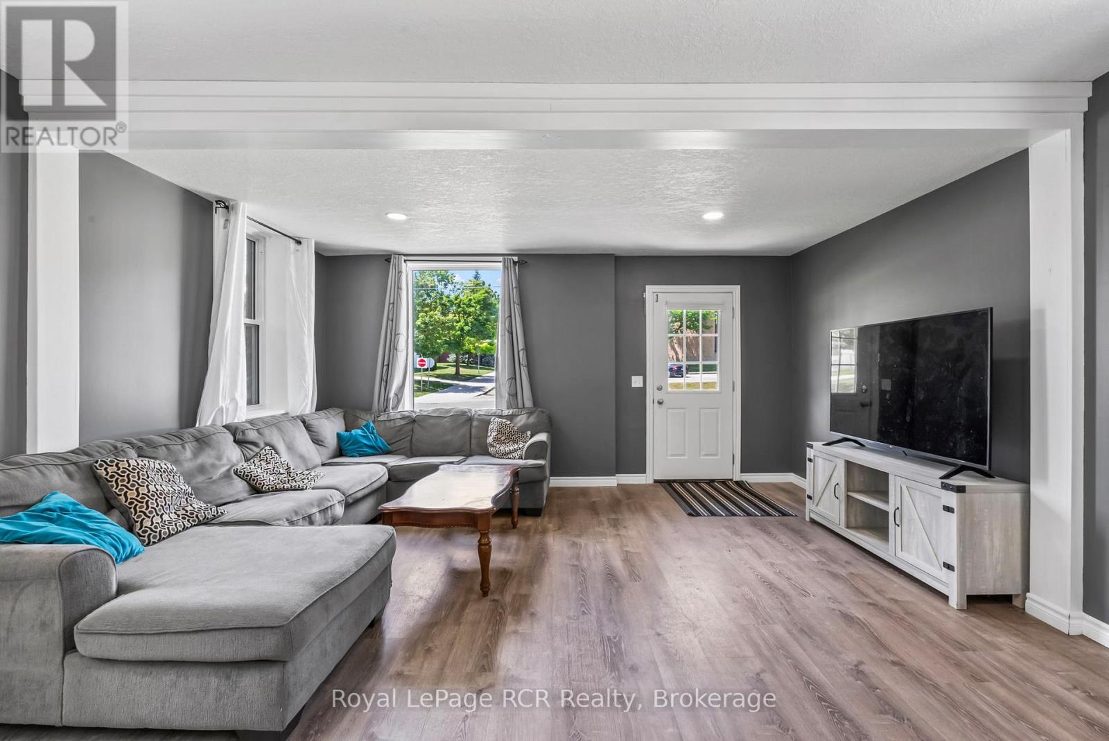 343 10th Avenue, Hanover, Ontario  N4N 2N4 - Photo 12 - X12307210