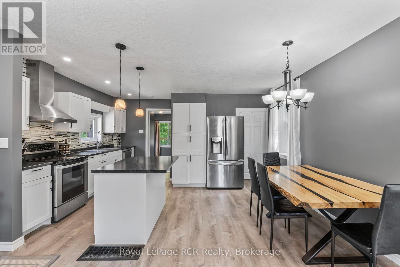 343 10th Avenue, Hanover, Ontario  N4N 2N4 - Photo 13 - X12307210