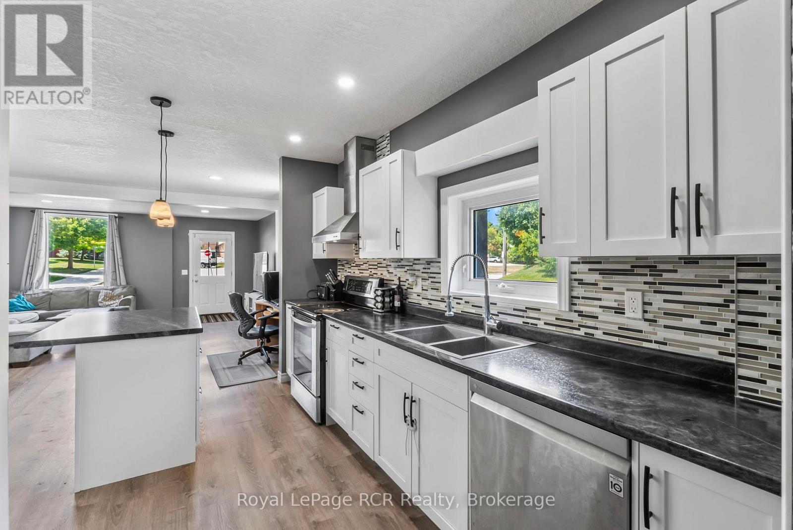 343 10th Avenue, Hanover, Ontario  N4N 2N4 - Photo 18 - X12307210