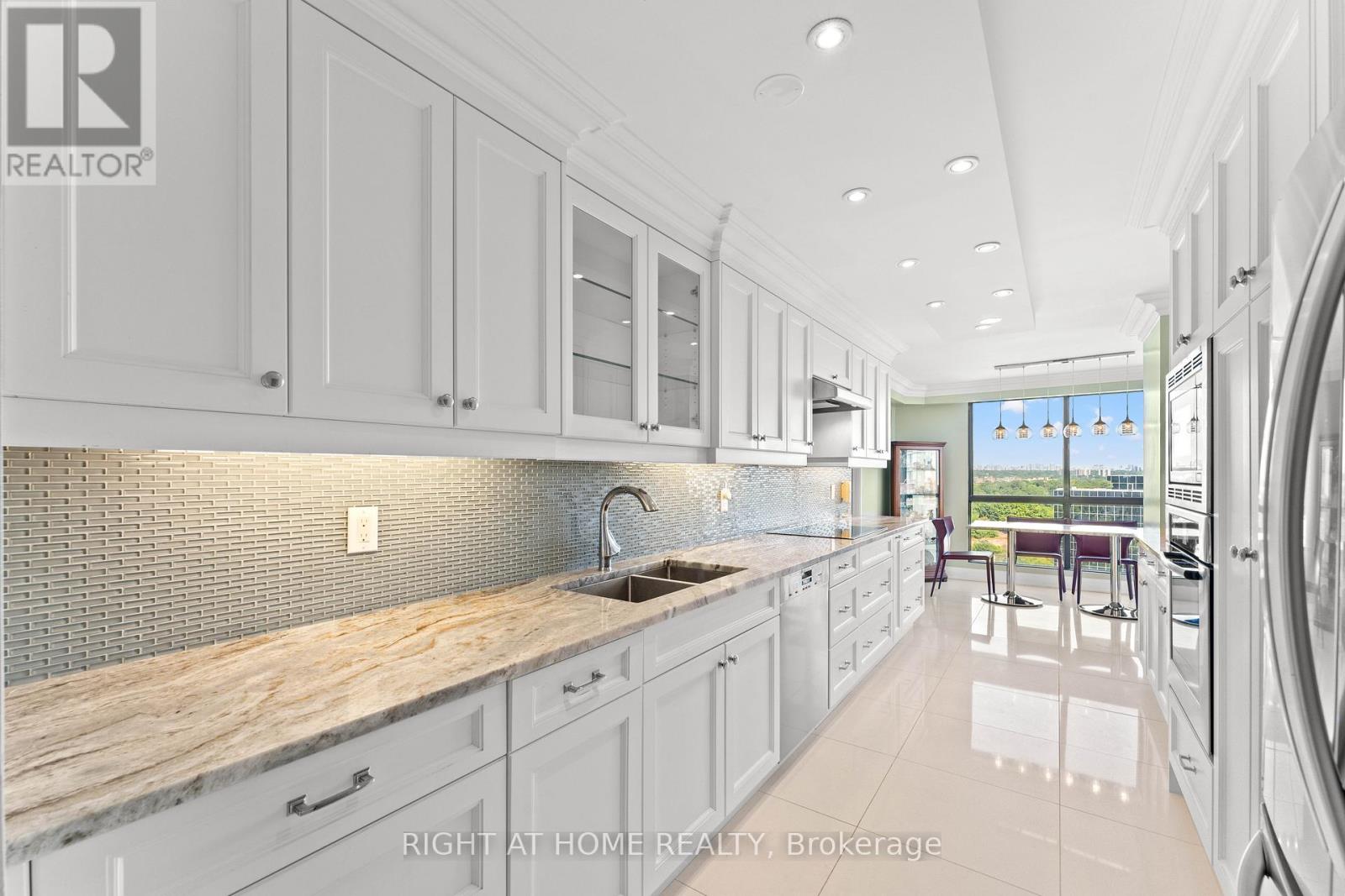 Property at 1503 - 3 CONCORDE PLACE image 3