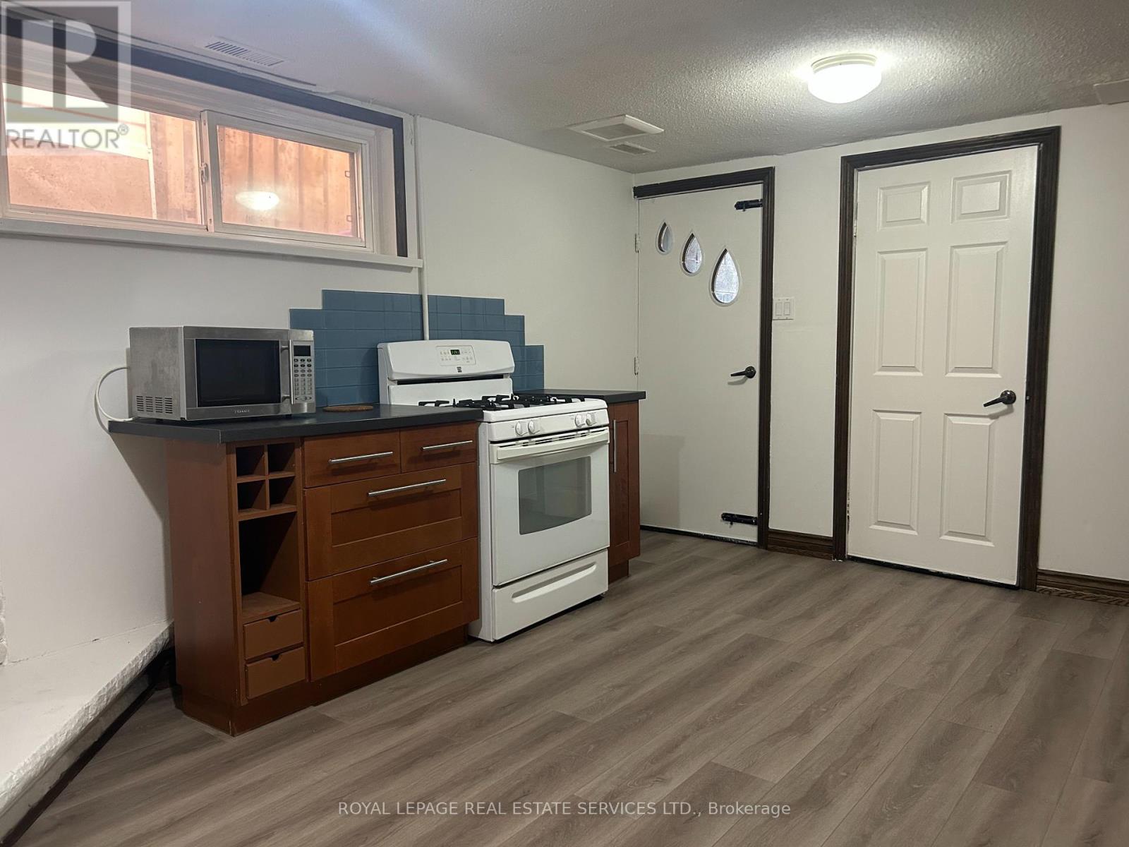 L - 212 Clinton Street, Toronto, Ontario  M6G 2Y5 - Photo 2 - C12307173