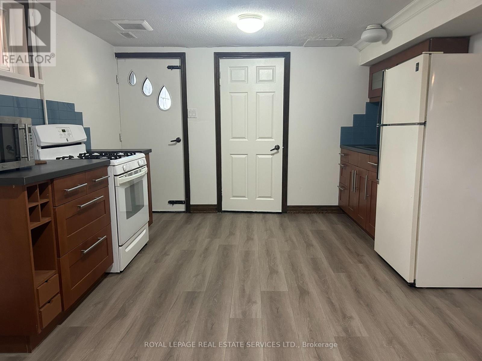 L - 212 Clinton Street, Toronto, Ontario  M6G 2Y5 - Photo 3 - C12307173