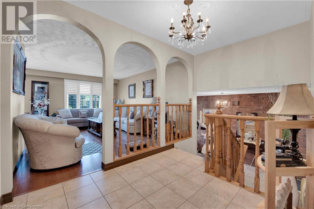 Property at 18 VILLA Court image 5