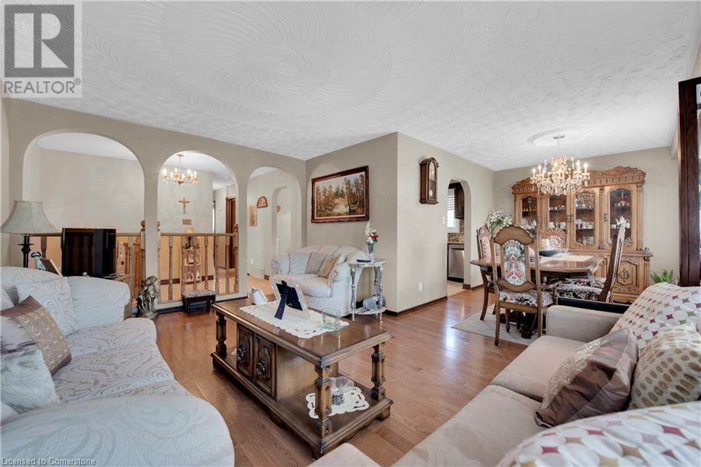 Property at 18 VILLA Court image 4