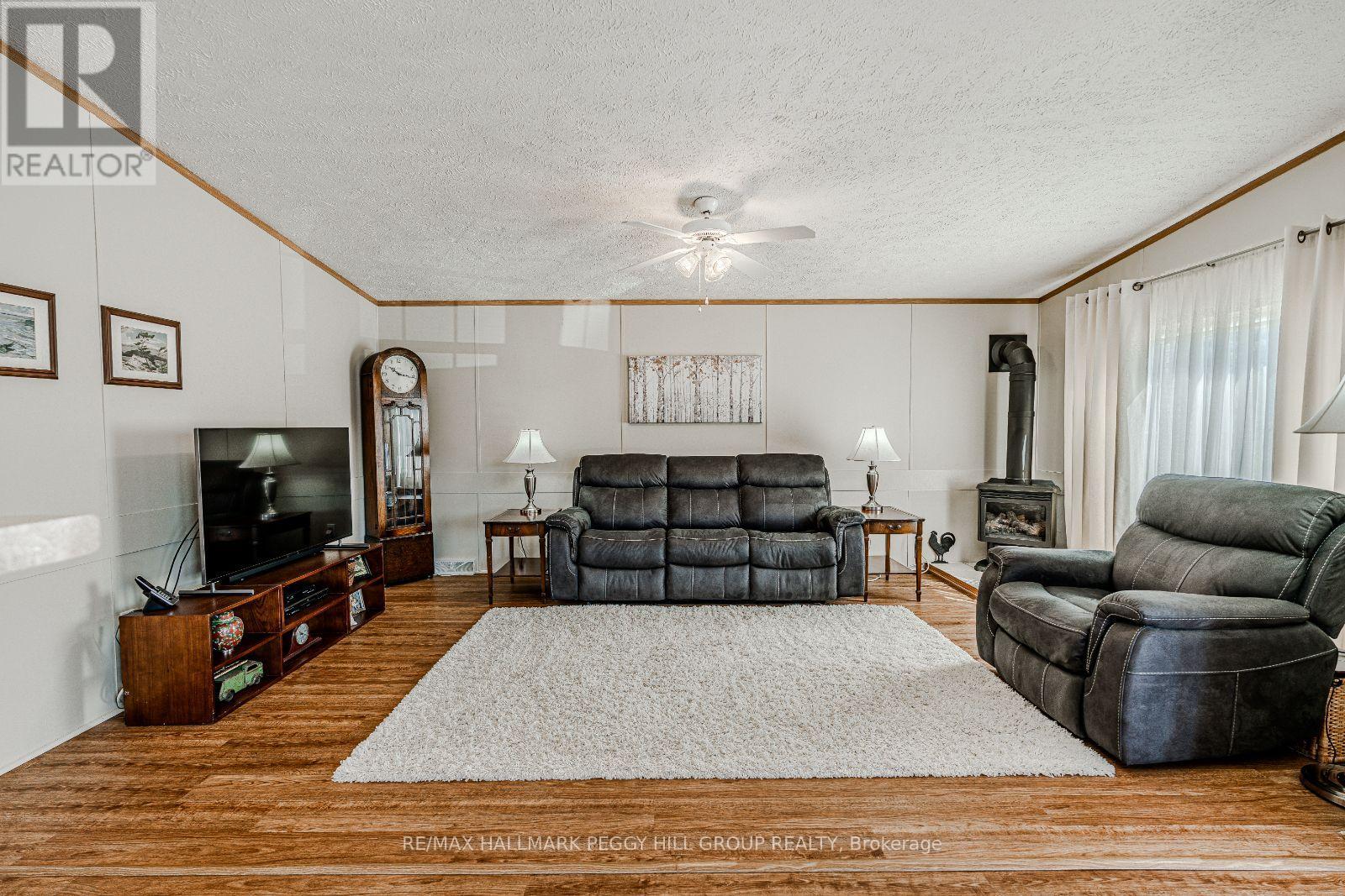 4100 Wesley Street, Severn, Ontario  L3V 0V4 - Photo 2 - S12307119