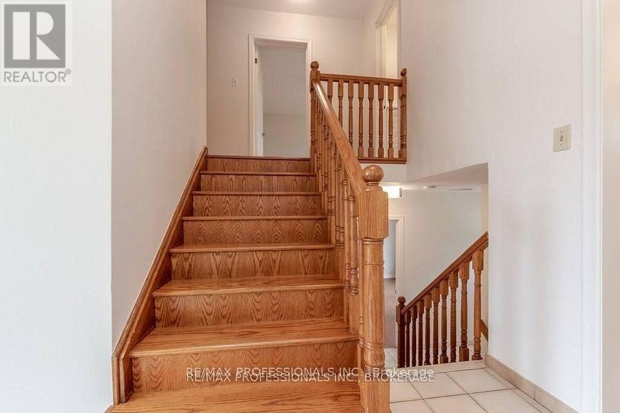 22 Fabian Place, Toronto, Ontario  M9P 2X7 - Photo 11 - W12307096