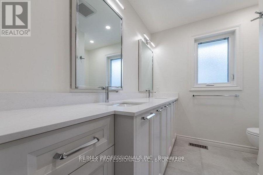 22 Fabian Place, Toronto, Ontario  M9P 2X7 - Photo 16 - W12307096