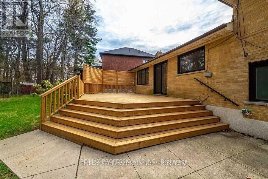 22 Fabian Place, Toronto, Ontario  M9P 2X7 - Photo 26 - W12307096