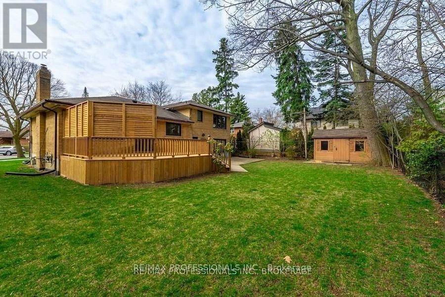 22 Fabian Place, Toronto, Ontario  M9P 2X7 - Photo 27 - W12307096