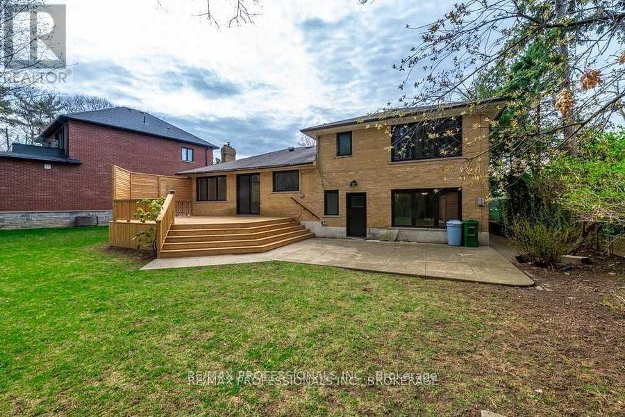 22 Fabian Place, Toronto, Ontario  M9P 2X7 - Photo 28 - W12307096