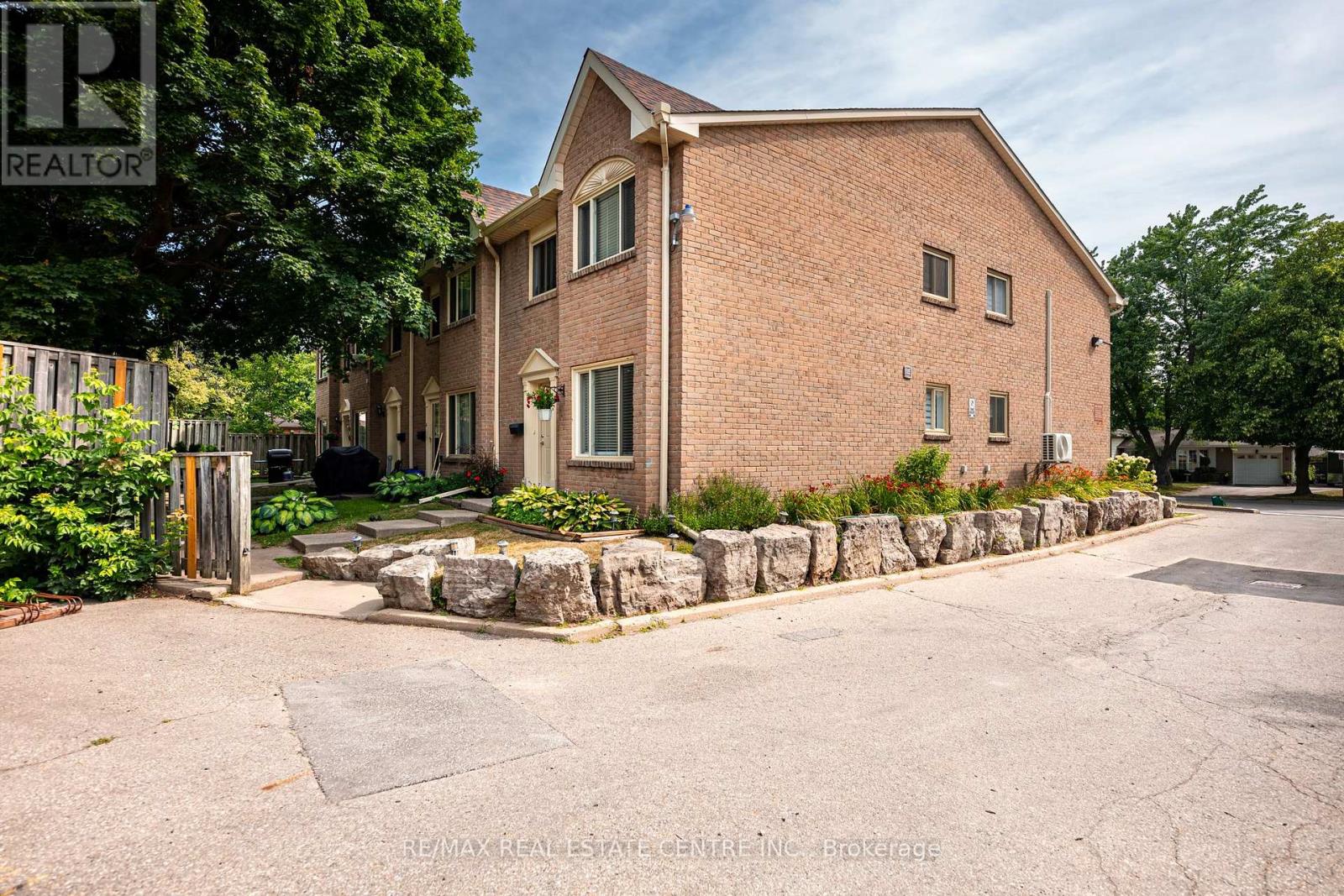 5 - 2 Cedar Drive, Orangeville, Ontario  L9W 2X6 - Photo 5 - W12307144