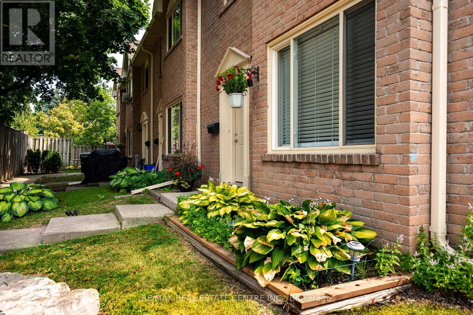 5 - 2 Cedar Drive, Orangeville, Ontario  L9W 2X6 - Photo 6 - W12307144