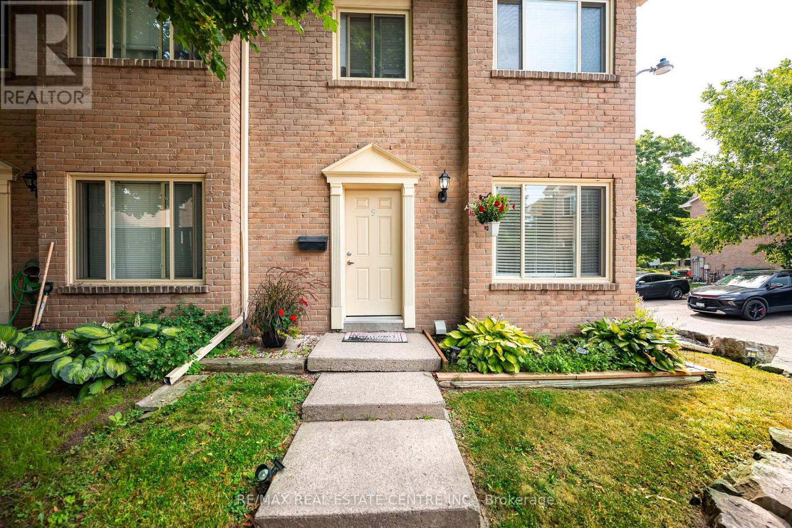 5 - 2 Cedar Drive, Orangeville, Ontario  L9W 2X6 - Photo 7 - W12307144