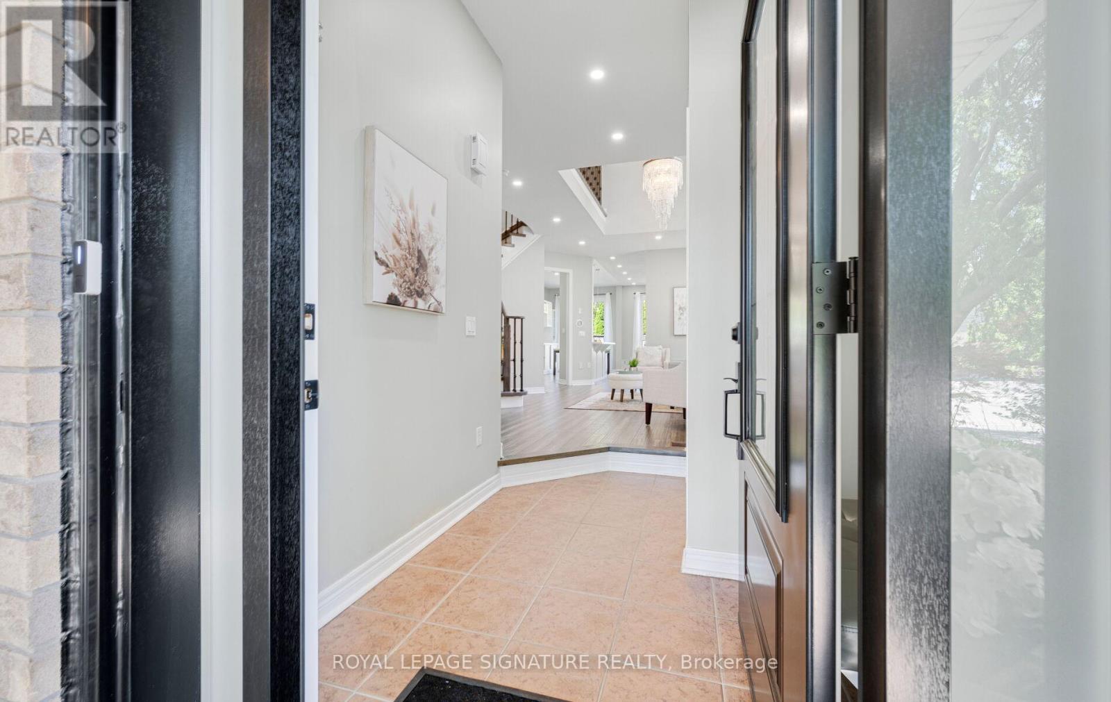5675 Raleigh Street, Mississauga, Ontario  L5M 7E6 - Photo 4 - W12307216