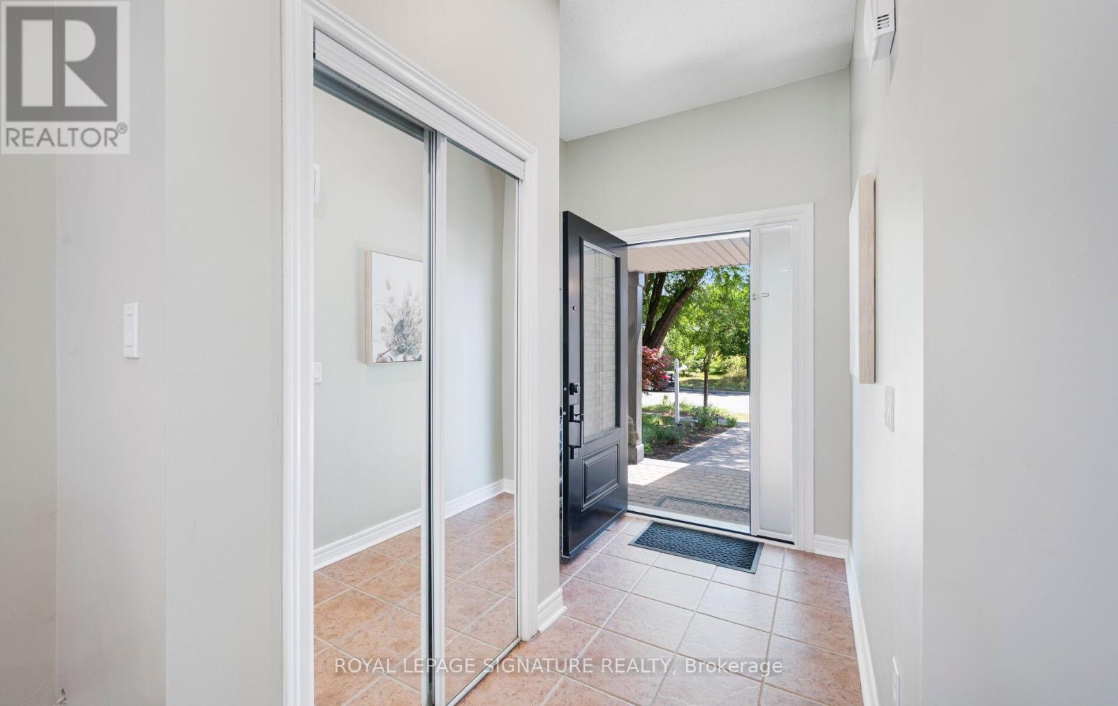 5675 Raleigh Street, Mississauga, Ontario  L5M 7E6 - Photo 5 - W12307216
