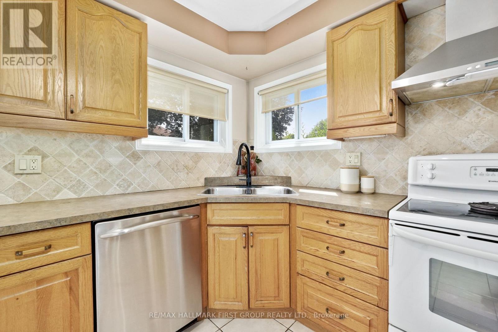 120 Sutherland Crescent, Cobourg, Ontario  K9A 5L1 - Photo 11 - X12307219