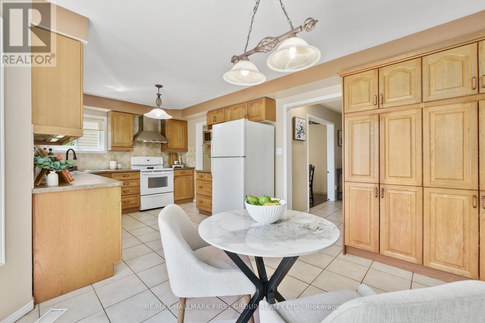120 Sutherland Crescent, Cobourg, Ontario  K9A 5L1 - Photo 15 - X12307219