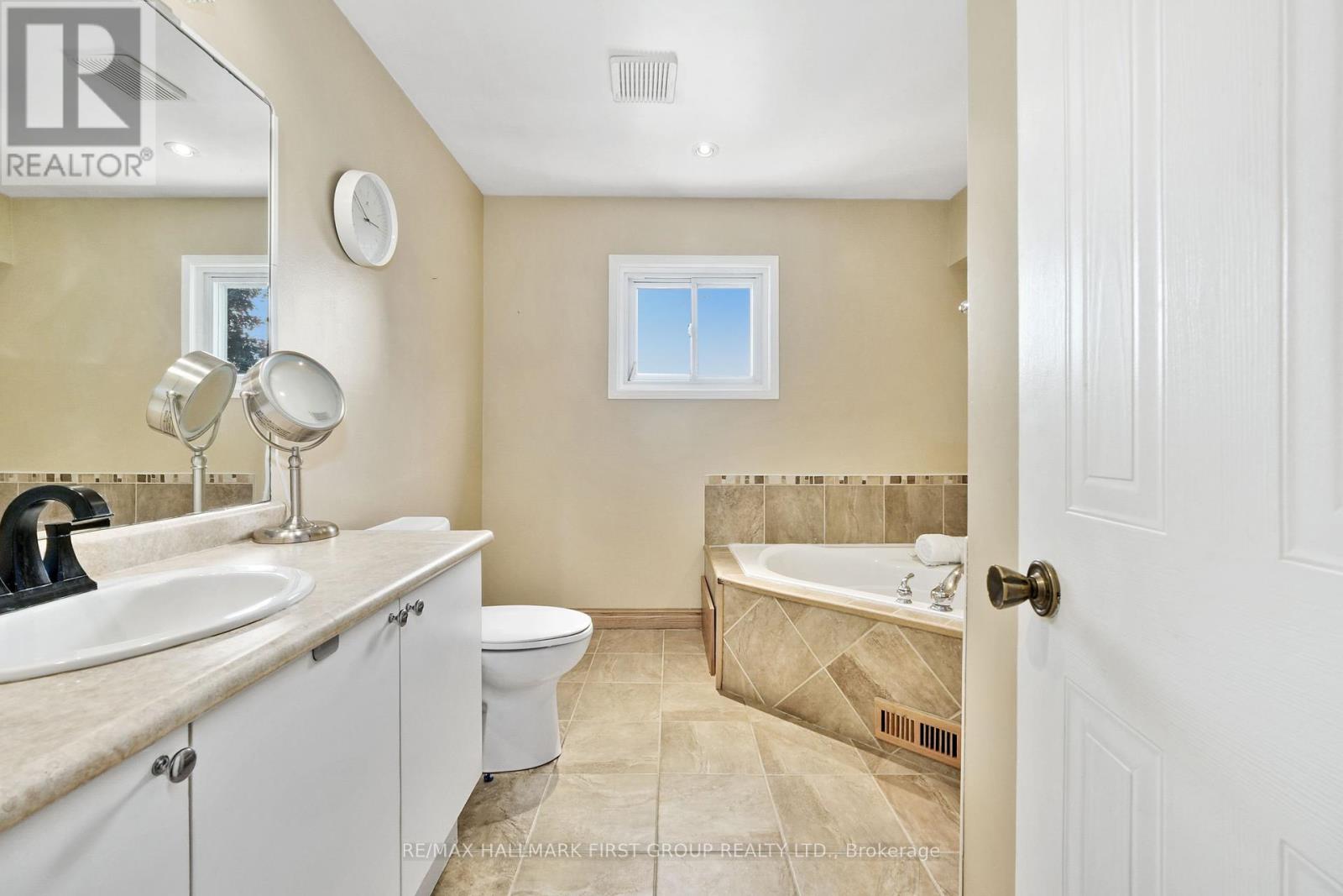 120 Sutherland Crescent, Cobourg, Ontario  K9A 5L1 - Photo 24 - X12307219