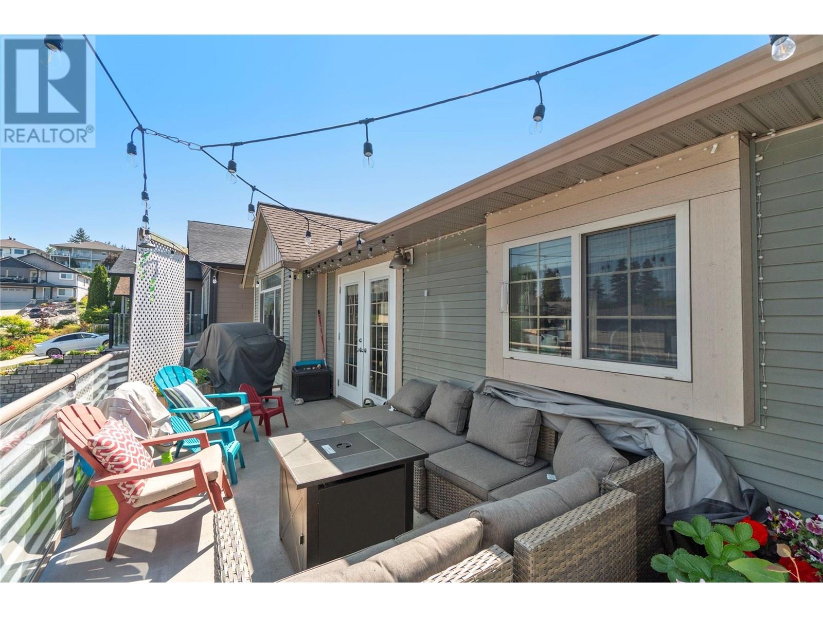Property at 1002 14 Avenue SE image 3