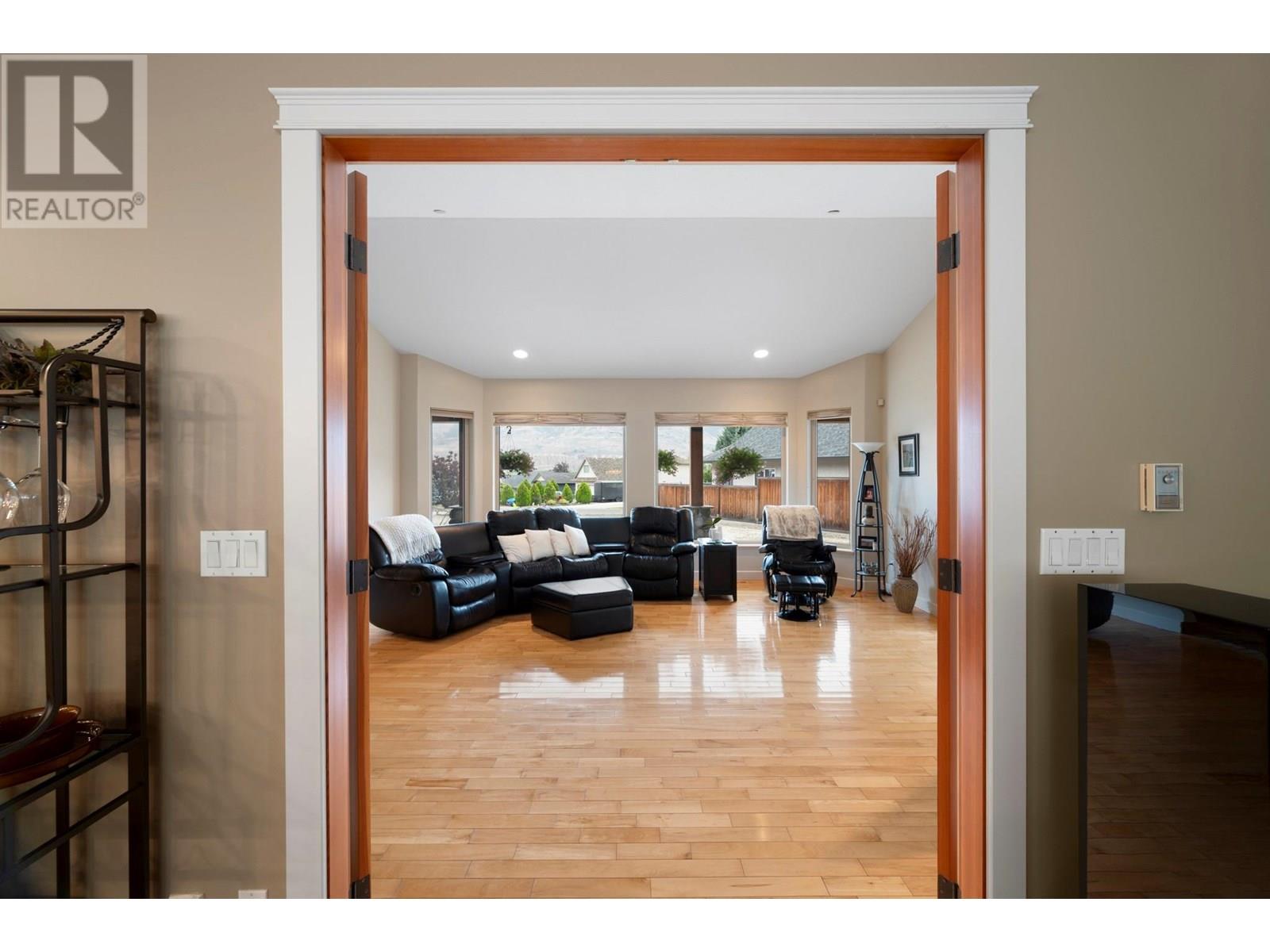 585 Coyote Drive, Kamloops, British Columbia  V2C 6T9 - Photo 10 - 10356232