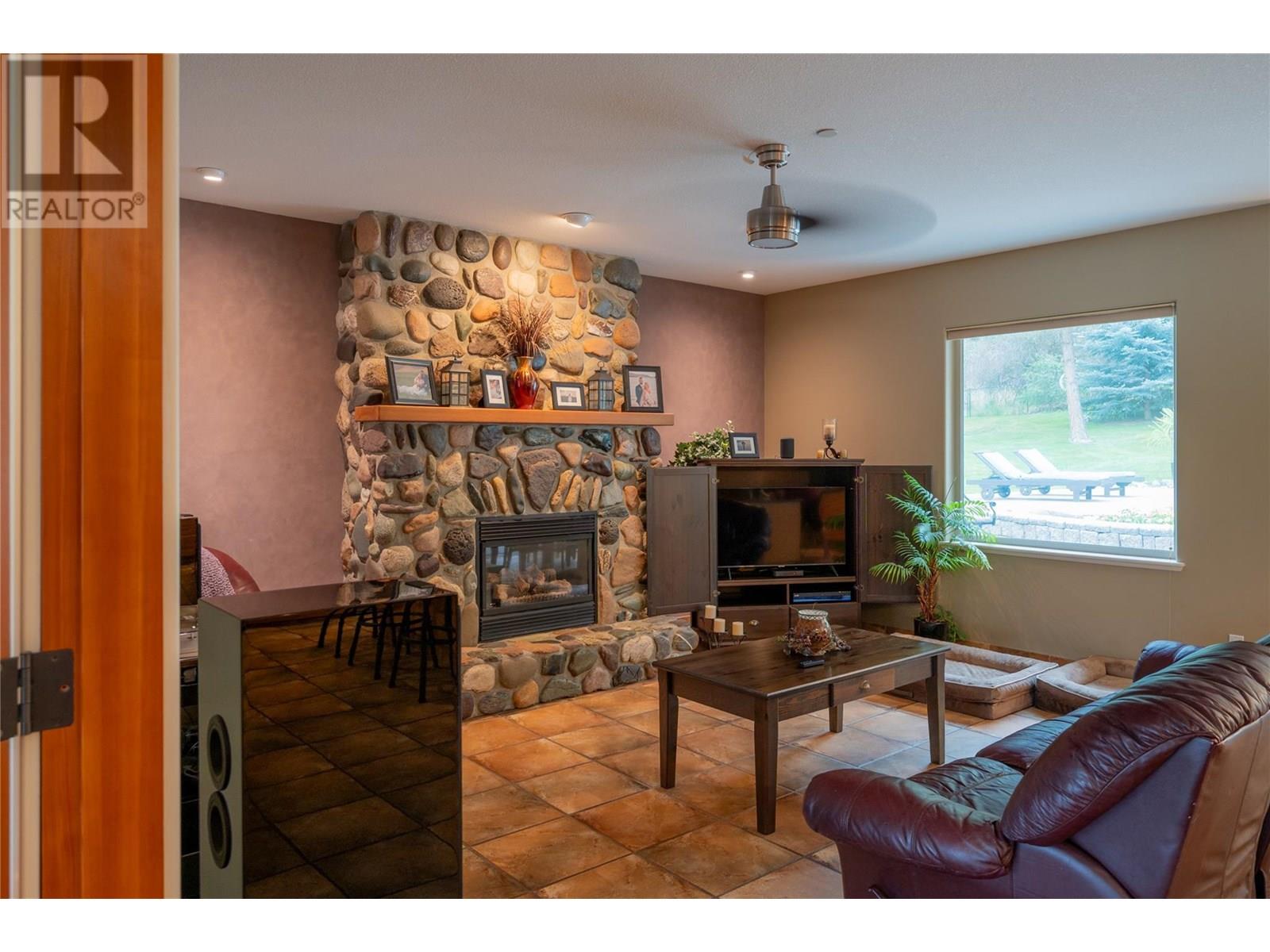 585 Coyote Drive, Kamloops, British Columbia  V2C 6T9 - Photo 11 - 10356232