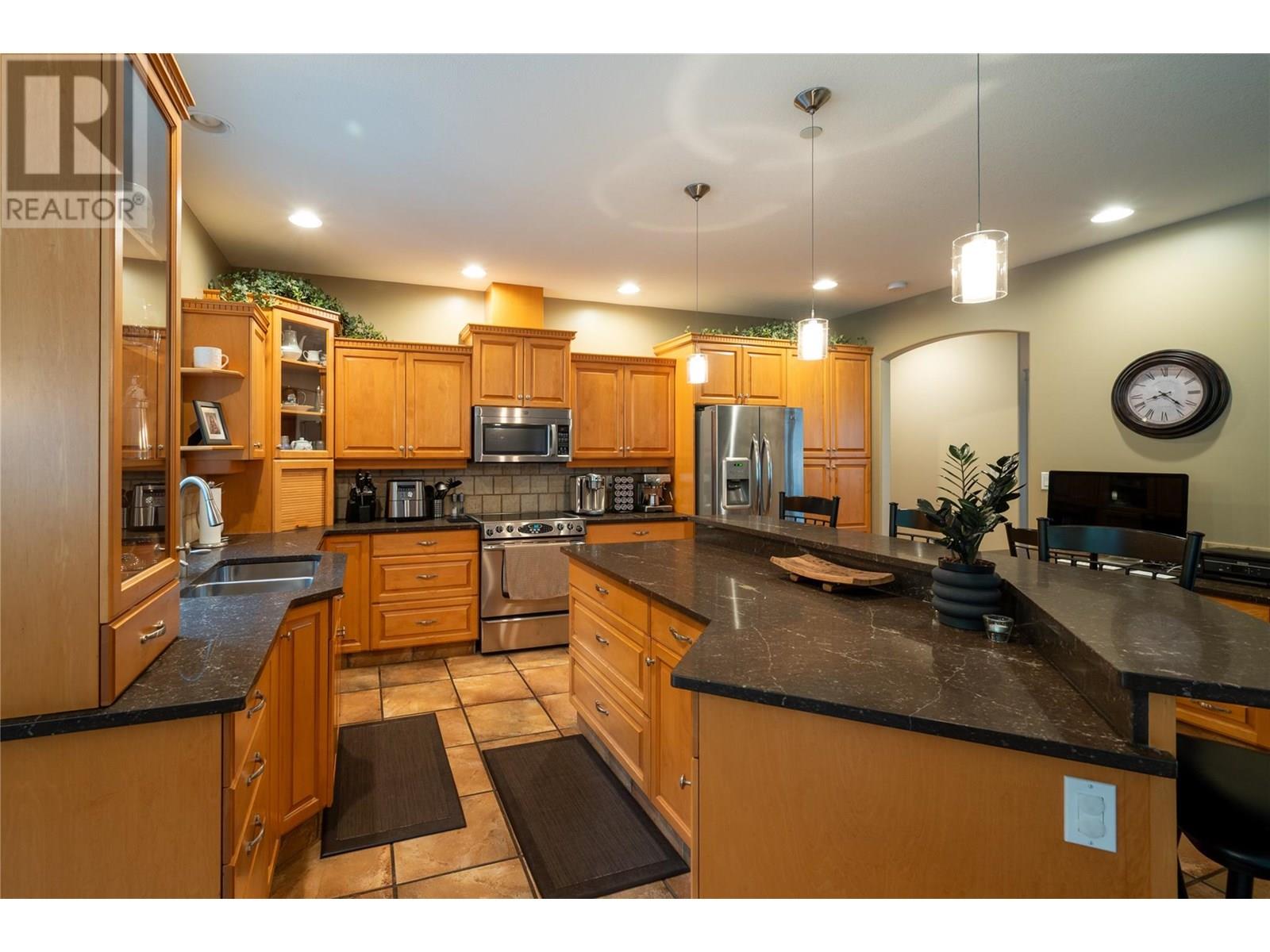 585 Coyote Drive, Kamloops, British Columbia  V2C 6T9 - Photo 17 - 10356232