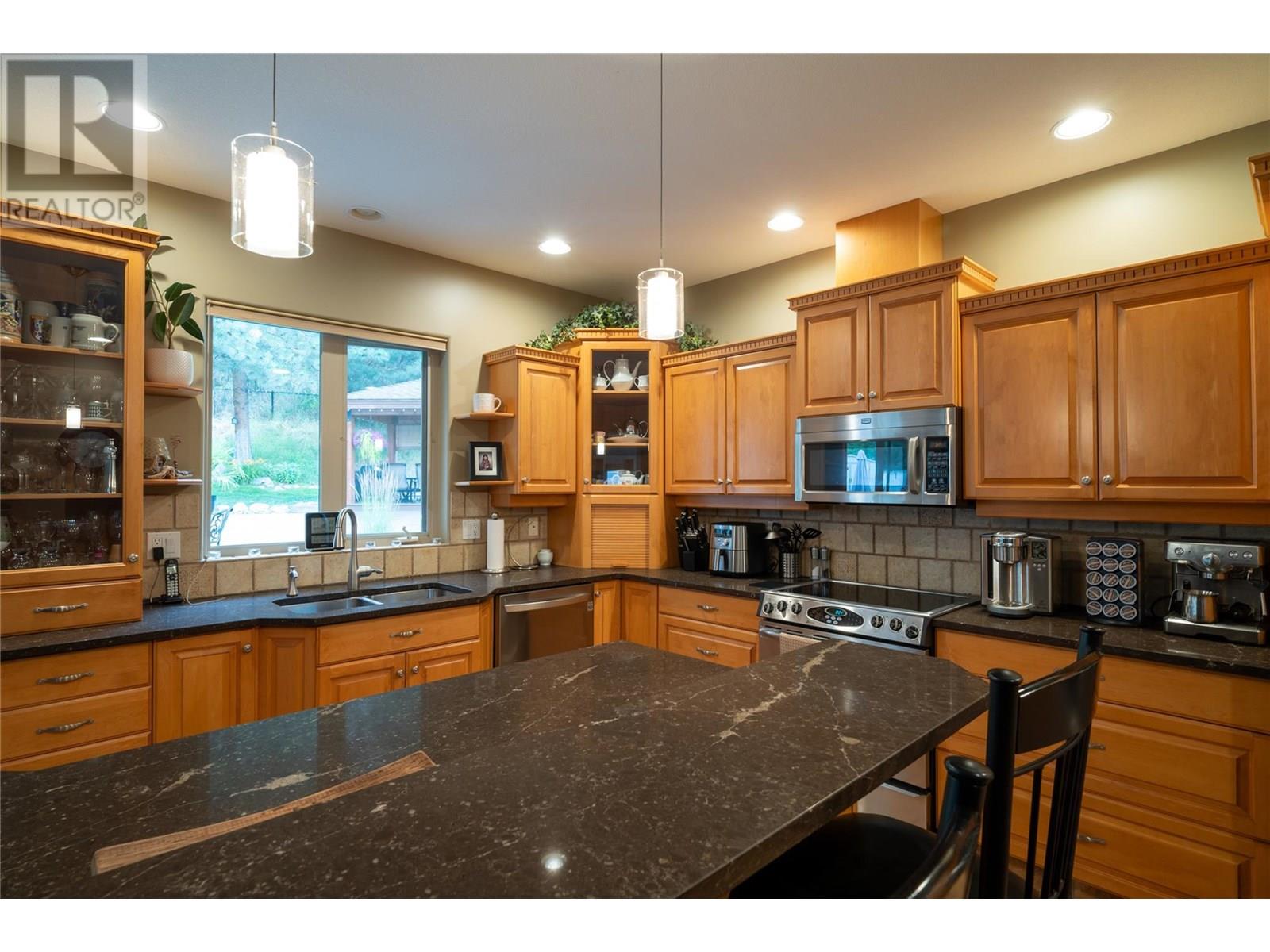 585 Coyote Drive, Kamloops, British Columbia  V2C 6T9 - Photo 20 - 10356232