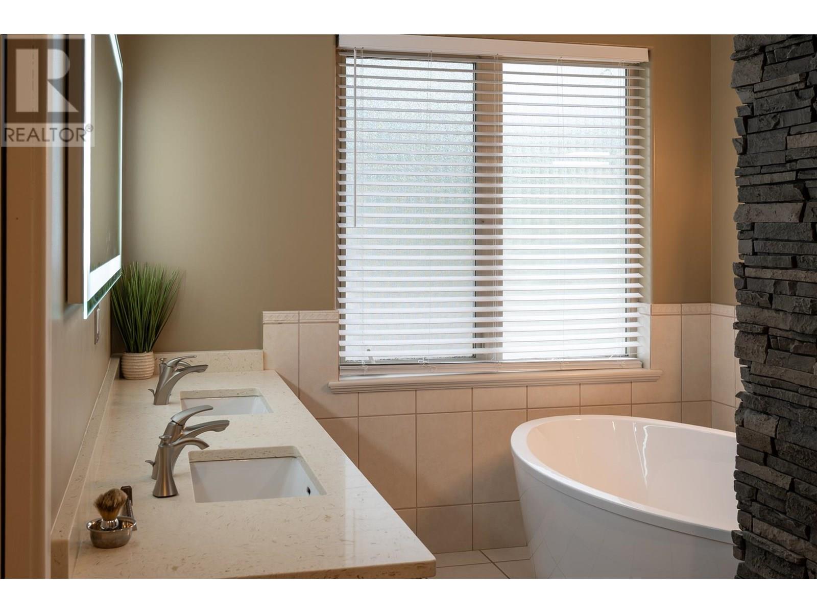 585 Coyote Drive, Kamloops, British Columbia  V2C 6T9 - Photo 34 - 10356232