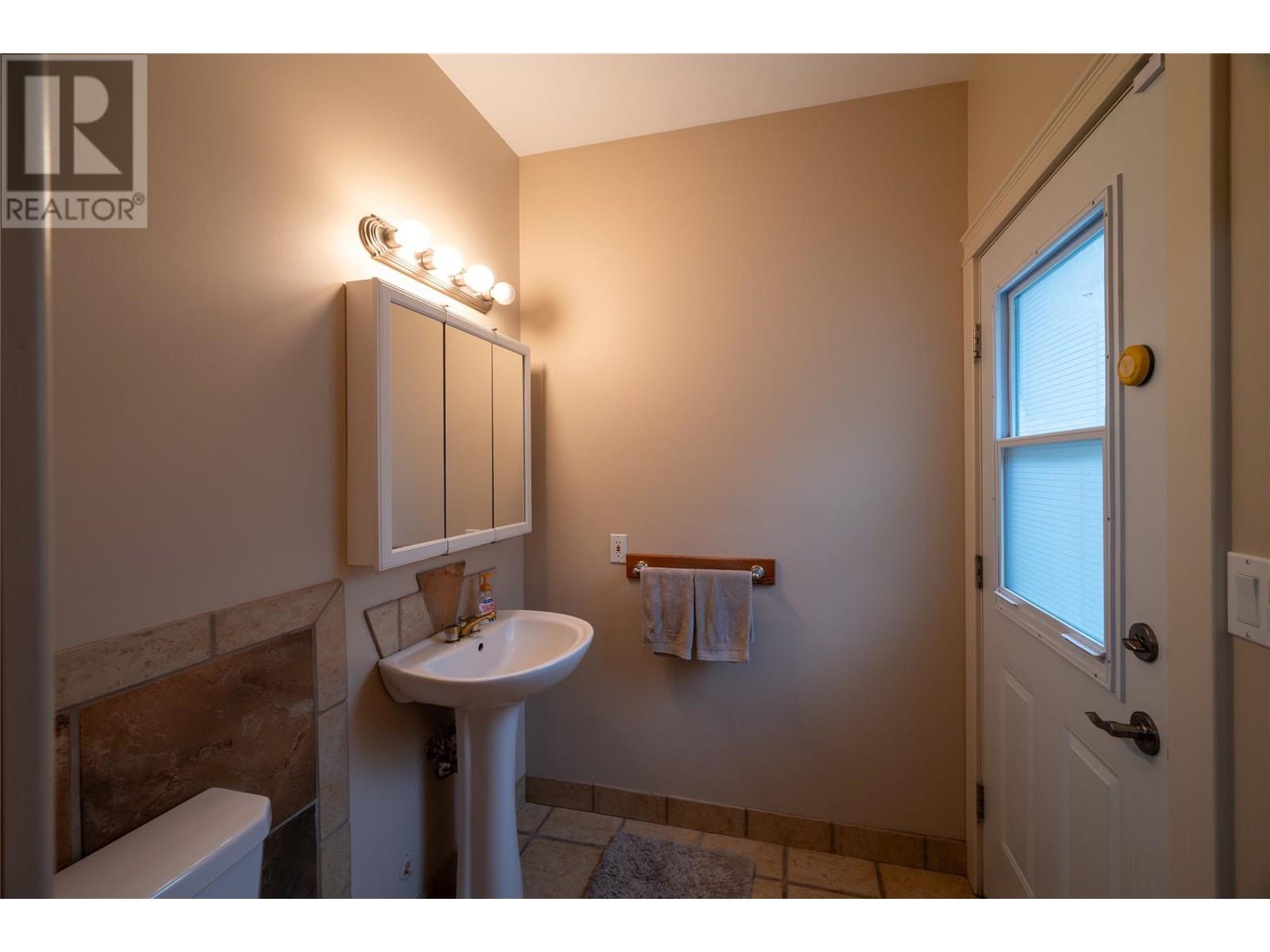 585 Coyote Drive, Kamloops, British Columbia  V2C 6T9 - Photo 29 - 10356232