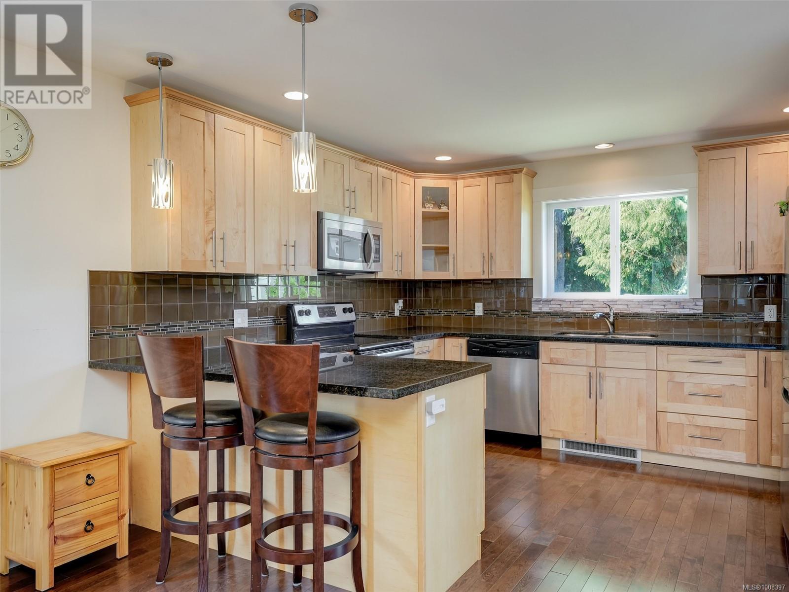 Property at 1026 Tillicum Rd image 3