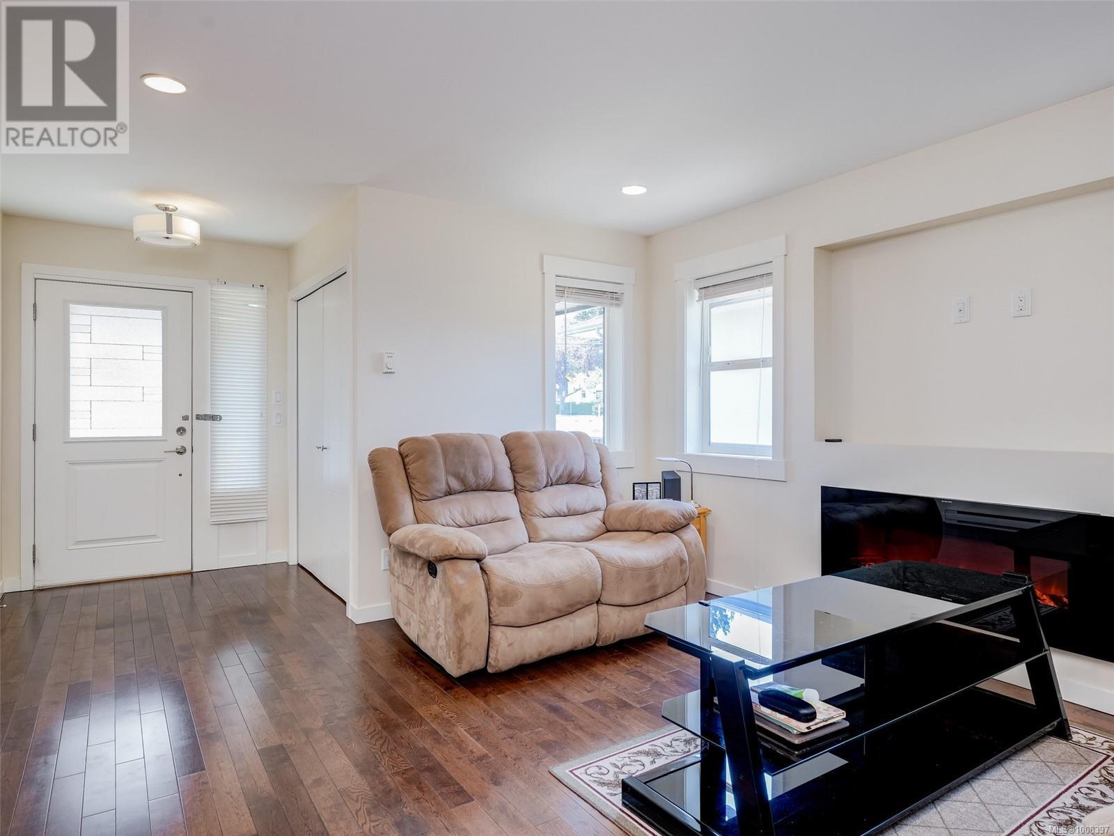 Property at 1026 Tillicum Rd image 4