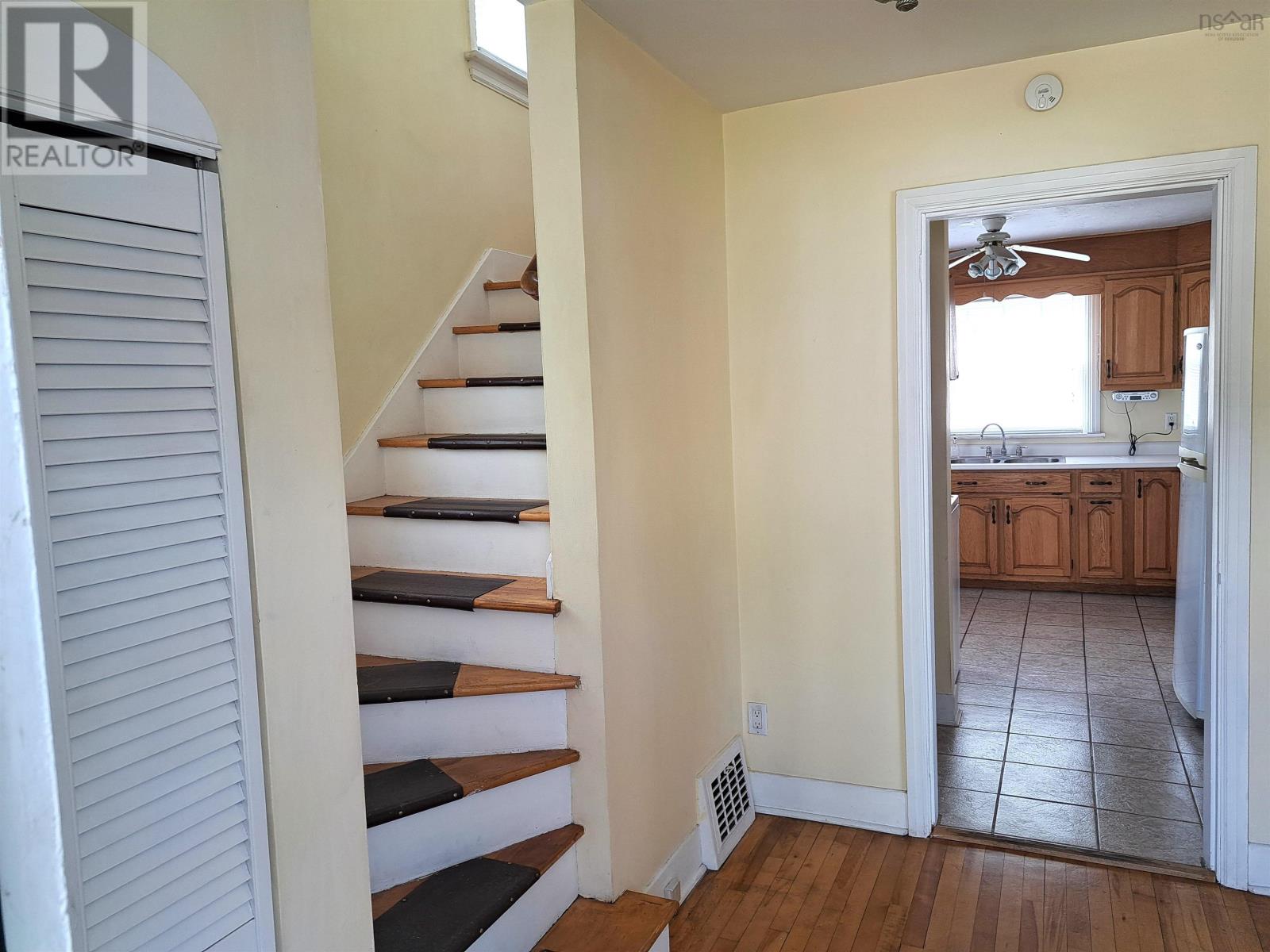 108 Young Street, Truro, Nova Scotia  B2N 3X1 - Photo 6 - 202514350