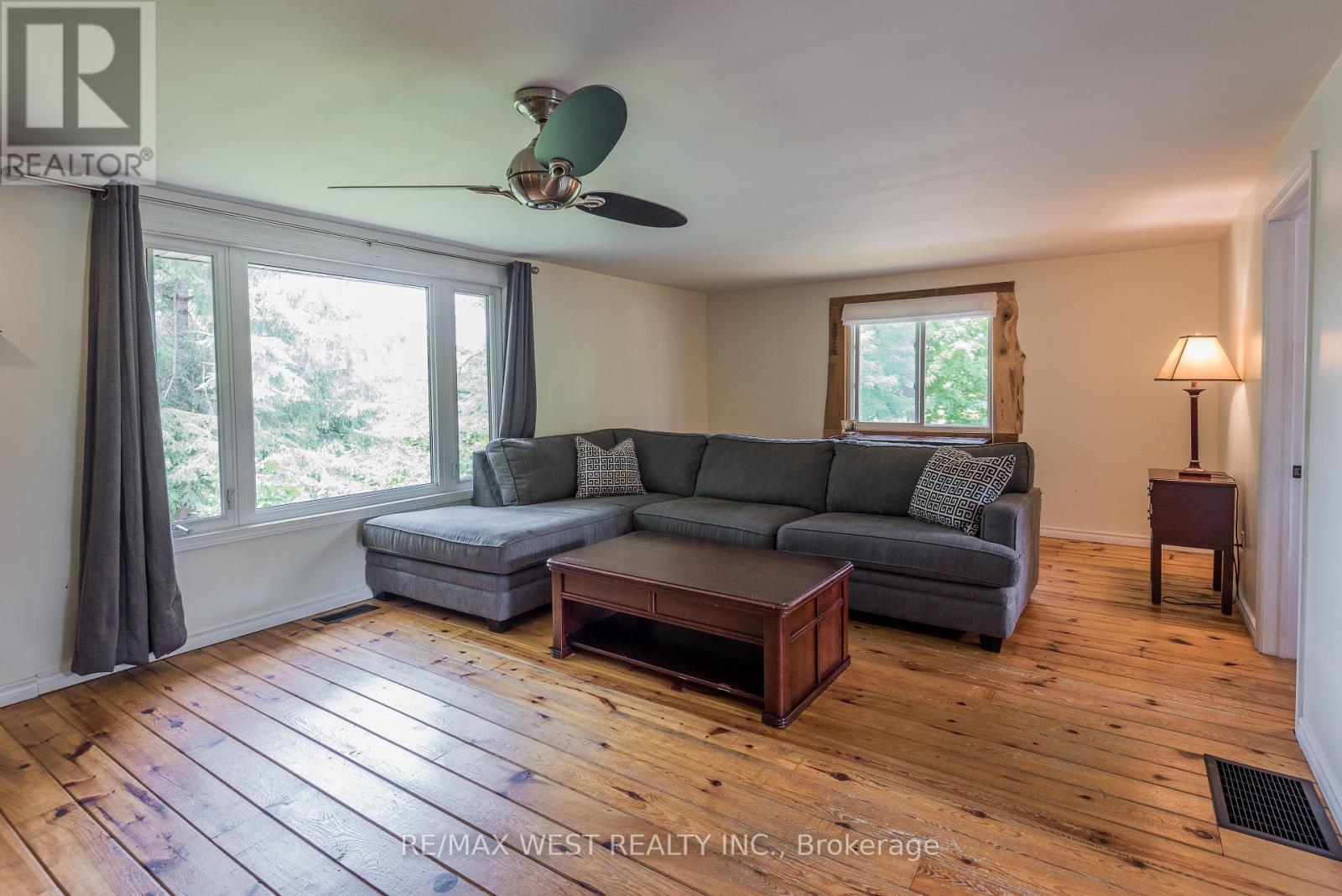 8 Robins Lane, Kawartha Lakes (Carden), Ontario  L0K 1W0 - Photo 3 - X12292743