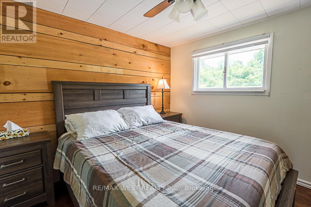 8 Robins Lane, Kawartha Lakes (Carden), Ontario  L0K 1W0 - Photo 4 - X12292743