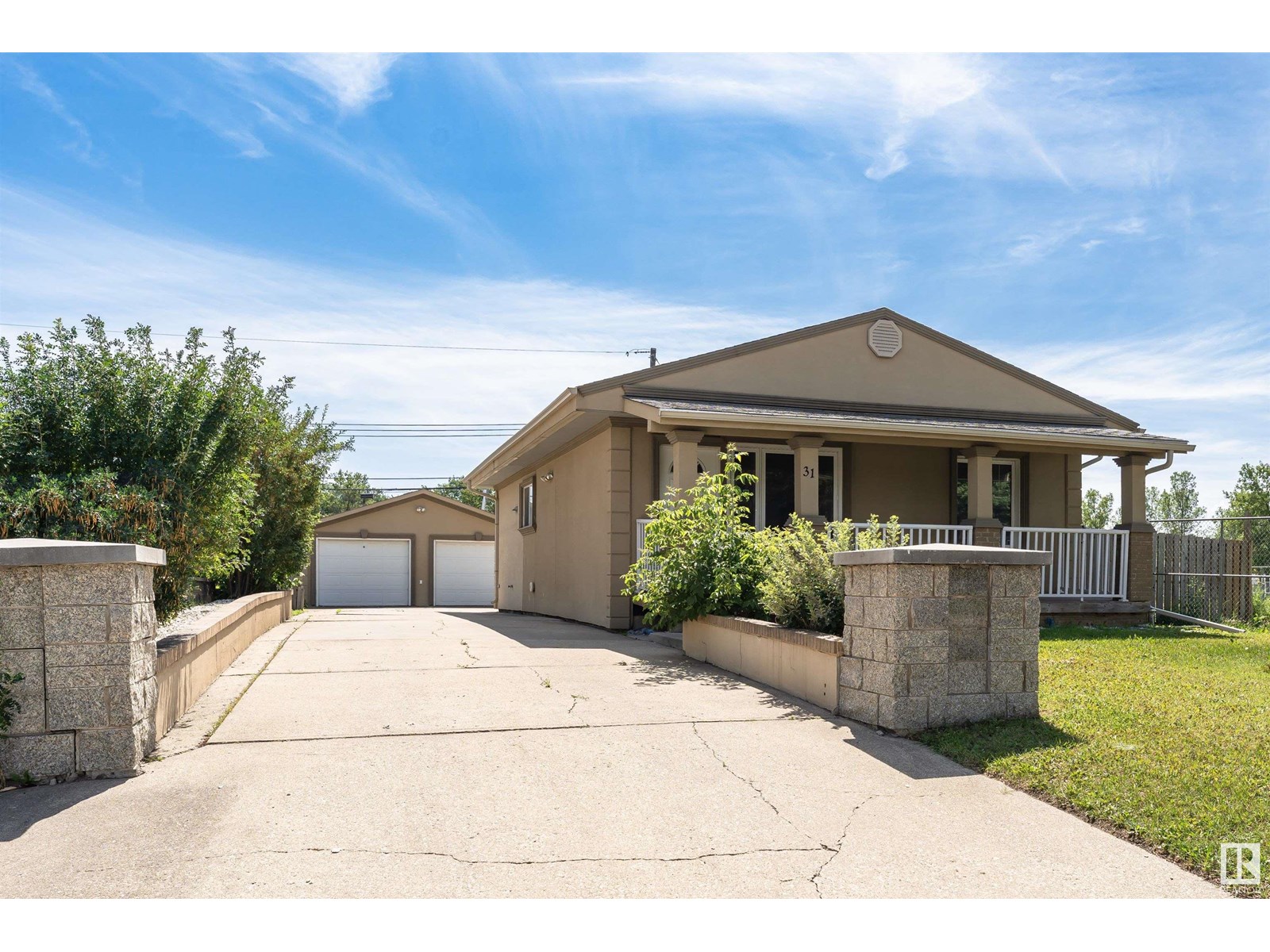 Property at 16431 97 AV NW image 3