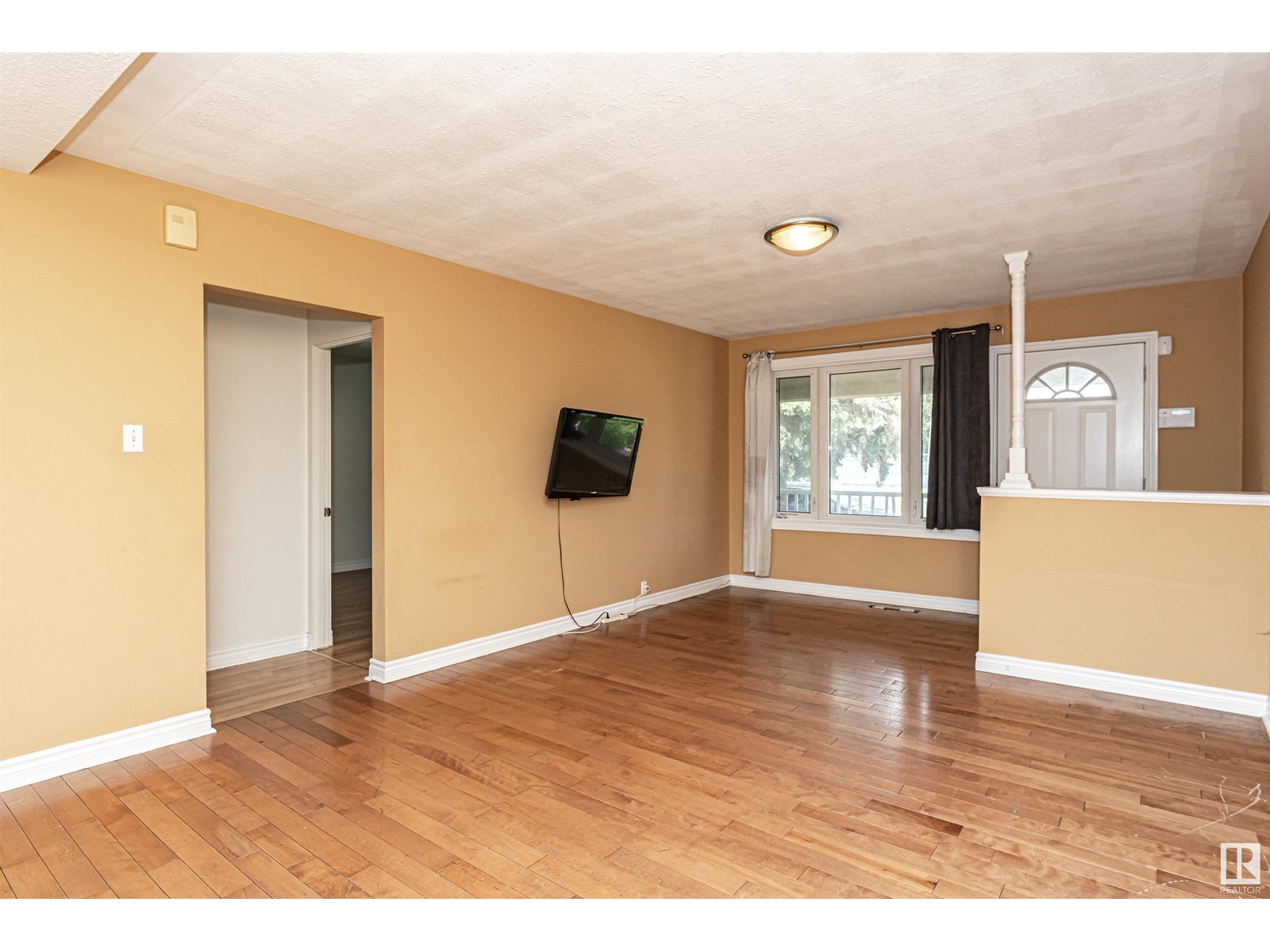 Property at 16431 97 AV NW image 5