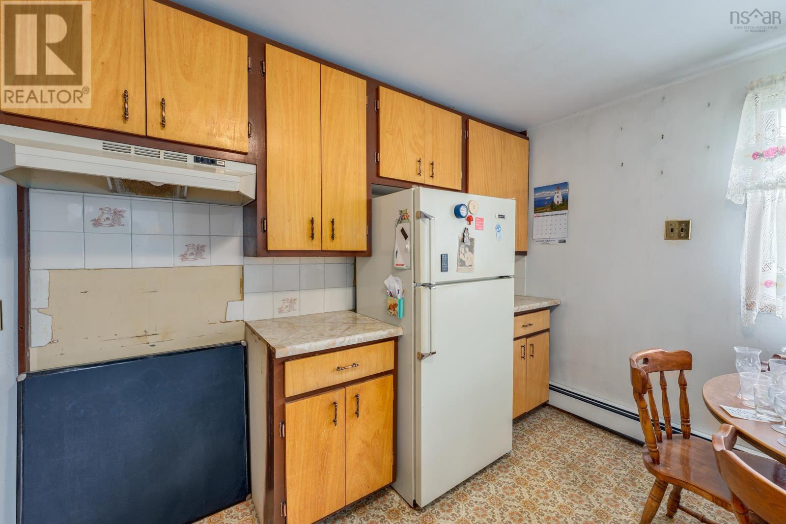 18 Shaw Avenue, Yarmouth, Nova Scotia  B5A 2T9 - Photo 9 - 202518398