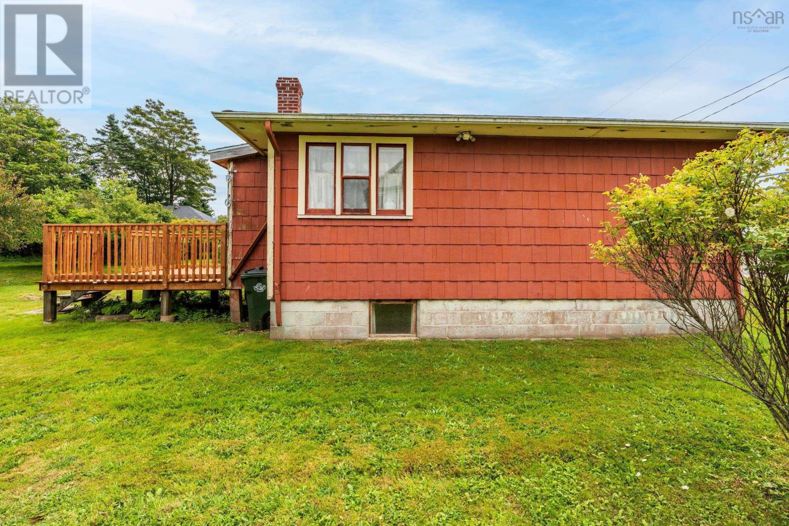 18 Shaw Avenue, Yarmouth, Nova Scotia  B5A 2T9 - Photo 31 - 202518398