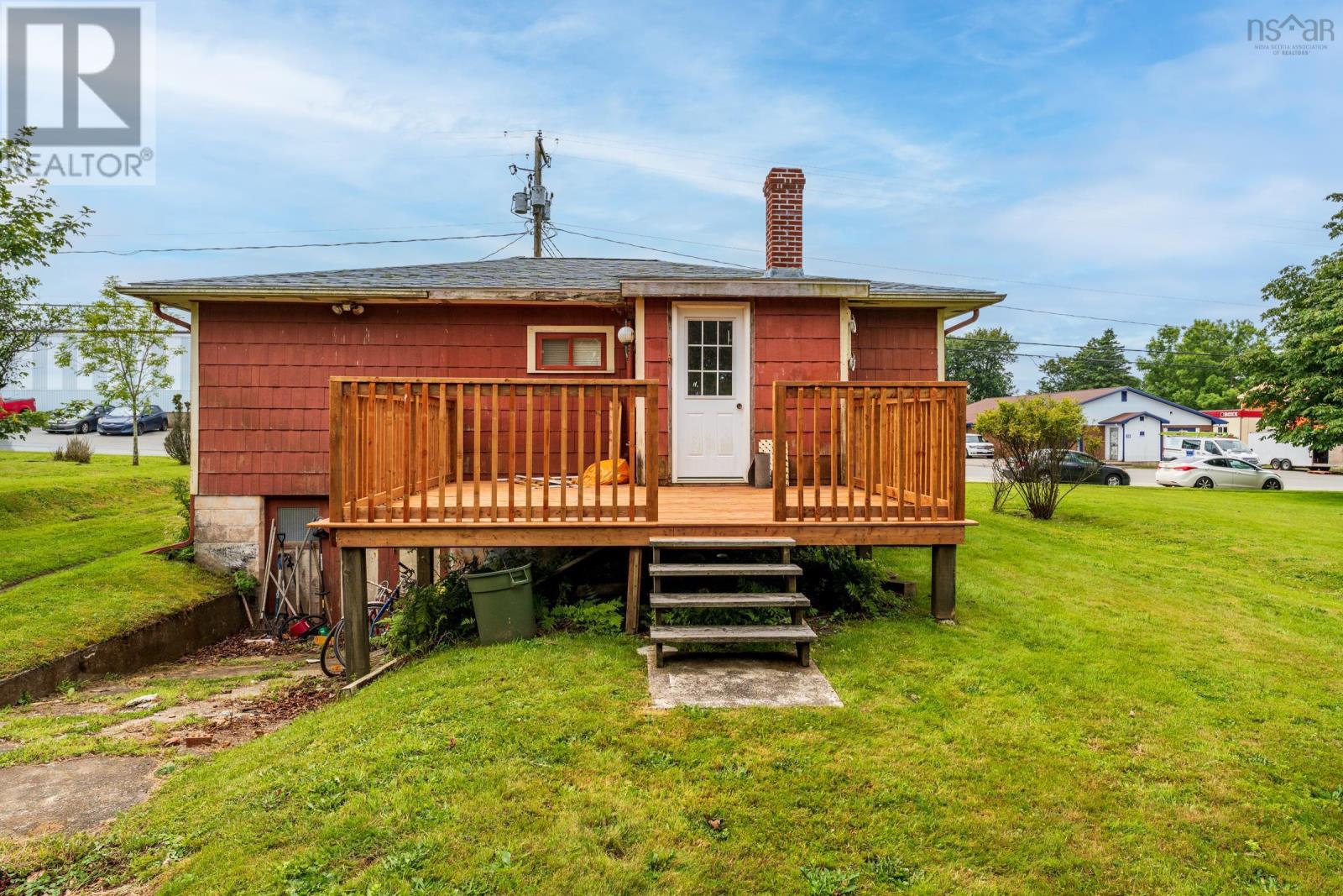 18 Shaw Avenue, Yarmouth, Nova Scotia  B5A 2T9 - Photo 28 - 202518398