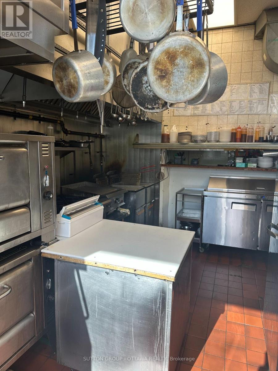 2201 Arch Street, Ottawa, Ontario  K1G 3A2 - Photo 12 - X12307446