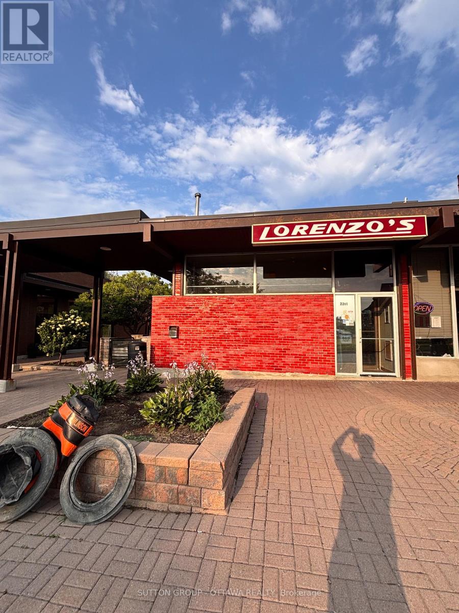 2201 Arch Street, Ottawa, Ontario  K1G 3A2 - Photo 2 - X12307446