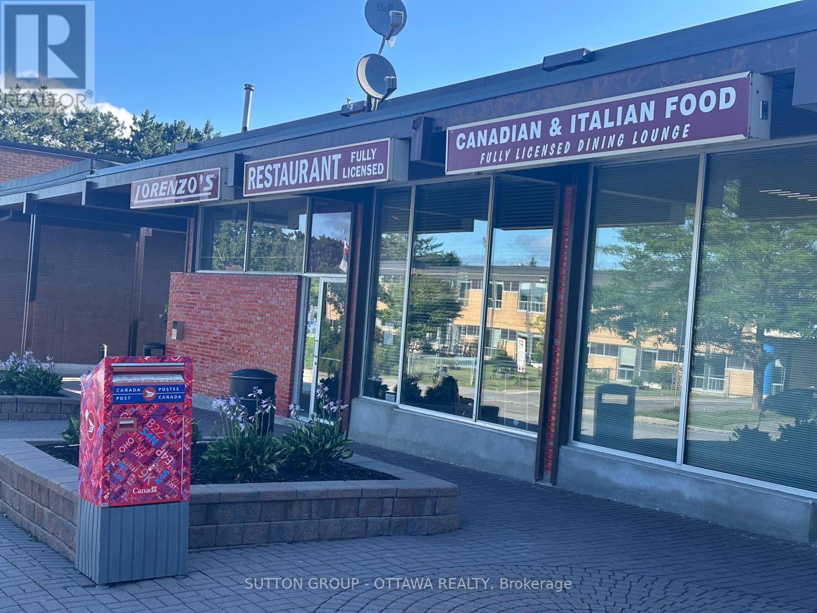 2201 Arch Street, Ottawa, Ontario  K1G 3A2 - Photo 3 - X12307446