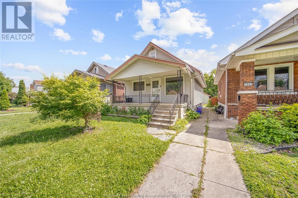 Property at 1794 GLADSTONE image 2